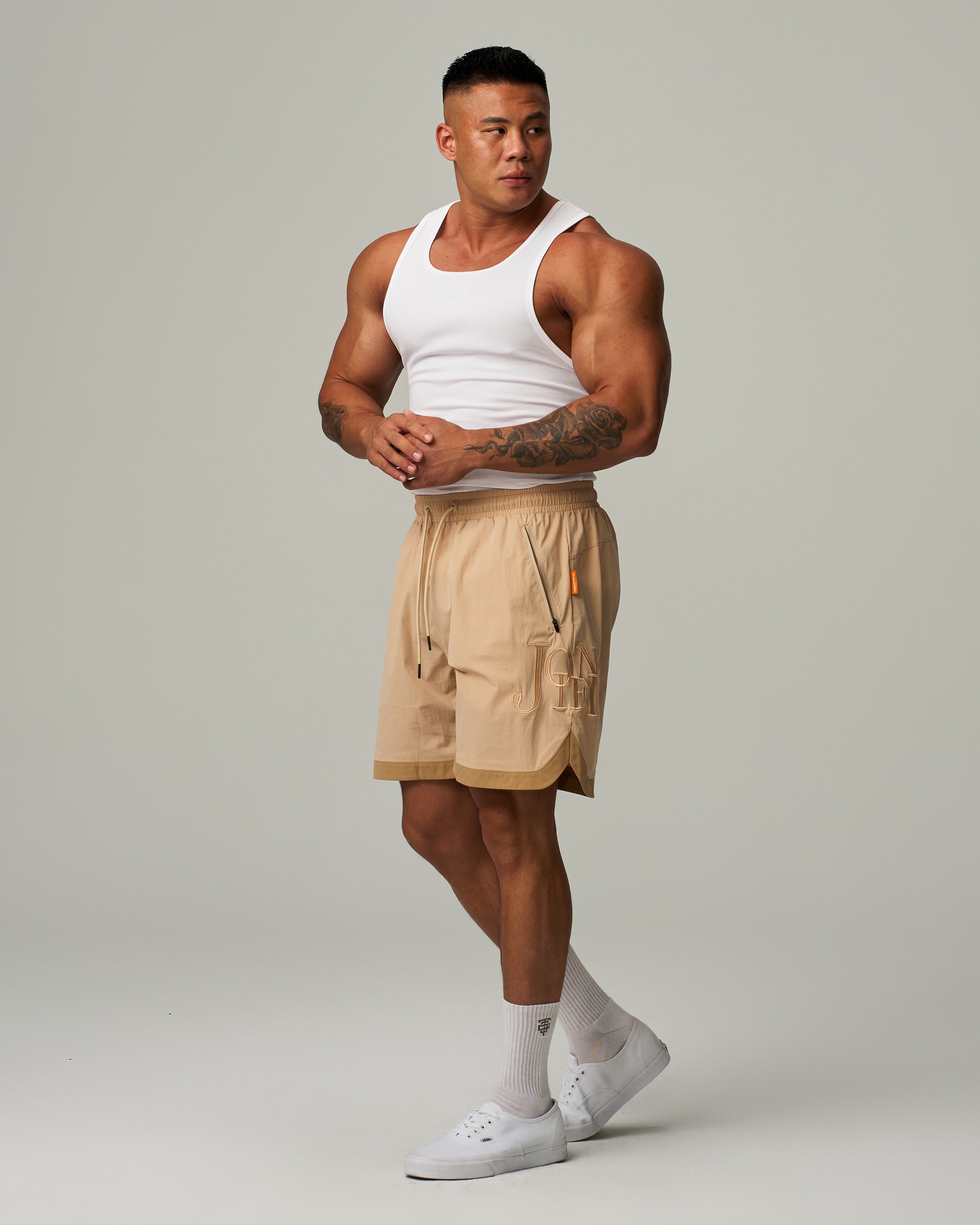 color_Light Khaki